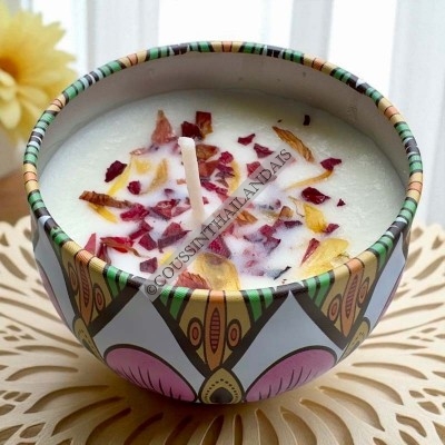 Vanilla scented candle