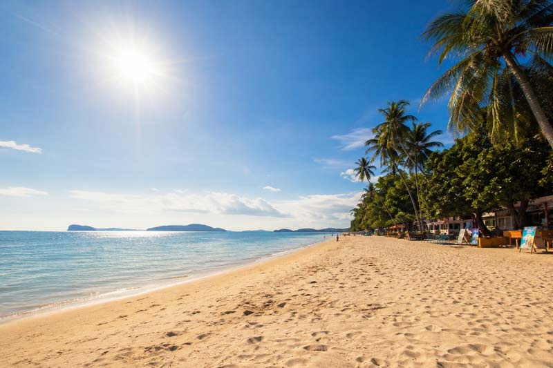 plage thaïlandaise, quand partir en Thaïlande pour éviter les touristes?