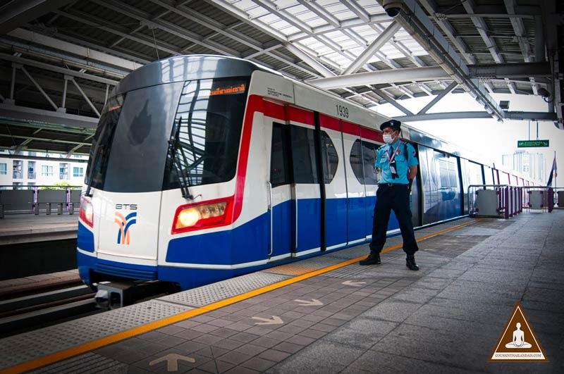  security guard on the BTS platform in Bangkok, travel safely in Thailand