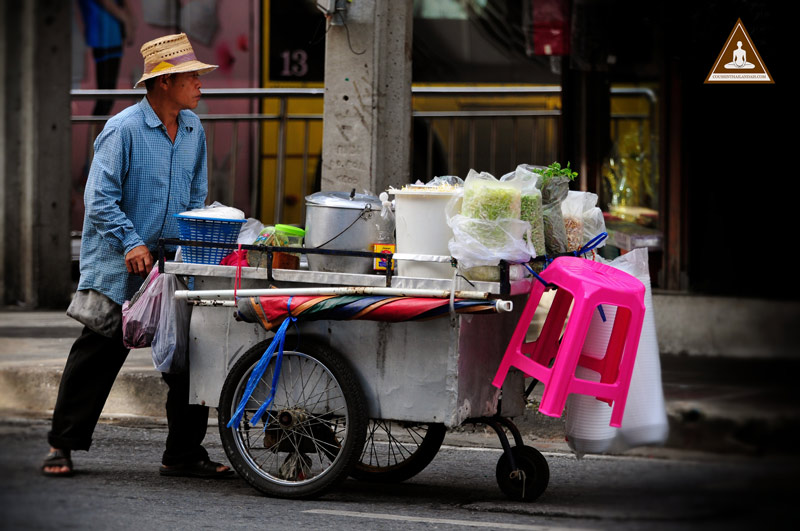 Thai street food with iconic dishes like Pad Thai and Moo Ping skewers at a lively night market